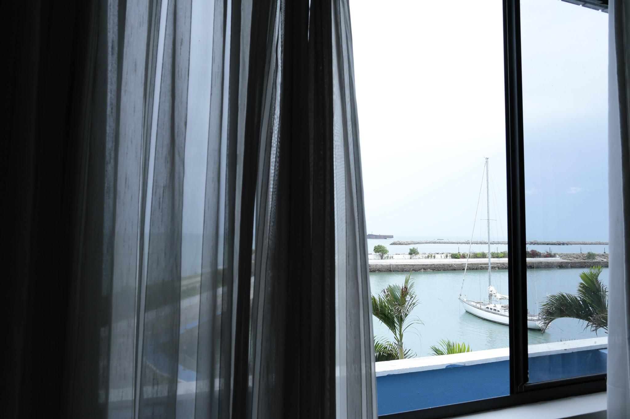 Marina Park Hotel Fortaleza  Exteriör bild A window with a curtain